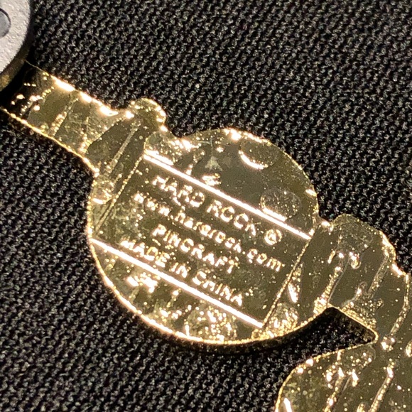 Pair of King & Queen Enamel Pins from Hardrock Casino Biloxi Mississippi. - Picture 5 of 10